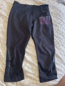 Nike schwarze Dry Fit Soul Cycle Dreiviertel-Leggings Gr. Medium mit Netzrücken - Bild 1 von 8