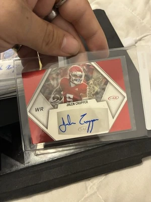 2023 SAGE Low Series - Autógrafos Jalen Cropper #A-JC2 Vermelho (AU, RC) - Imagem 1 de 2