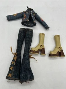 Chaqueta vaquera Bratz Yasmin Funk Out con parte inferior de campana y botas - Imagen 1 de 7