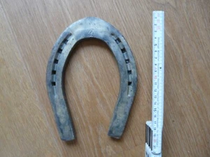 Großes Hufeisen, ungetragen - Bild 1 von 3