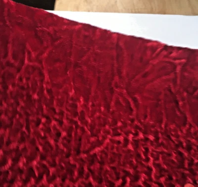 ВИНТАЖНЫЙ RUNNER ИЗМЕЛЬЧЕННЫЙ БАРХАТ ТЕКСТУРИРОВАННЫЙ ИСТИННЫЙ КРАСНЫЙ ТОН БЛЕСТКИ ЦВЕТЫ 19 «X 76» - Изображение 1 из 4