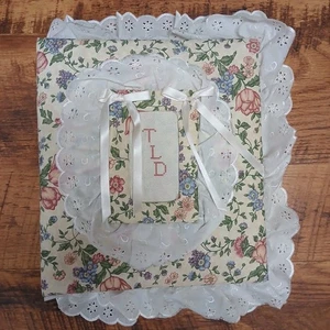 Vintage 80er Stoff Rüschen Spitze Blumen Fotoalbum Sammelalbum Landhaus Mappe LESEN - Bild 1 von 13