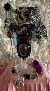 Mystery Skull Jewelry Jar Costume, Bohemian, Gothic, Vintage And New - Bild 1 von 11