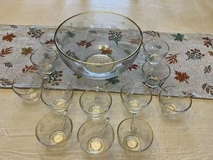 Perforadora de vidrio Anchor Hocking 12 tazas grabada patrón de ramo de uva borde dorado - Imagen 1 de 5