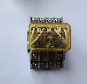 IDEC SH4B-05 BASE W/ RH4B-U RELAY 2/pk (R2s12.7b3) - Imagen 1 de 1