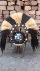 Römischer Schwarzhelm Mittelalter Zenturio Helm mit schwarz-weißem Wappen Feder - Bild 1 von 4