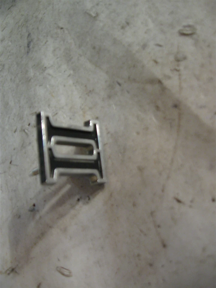 MOPAR # 2524209 65-73 EMBLEMA PLYMOUTH FURY II EMBLEMA MOPAR DE COLECCIÓN GENIAL BONITO WOW Foto 1 de 1