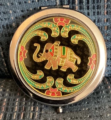 Monet Compact Pocket Mirror With Elephant Inlay New  2 3/4” - Imagem 1 de 3