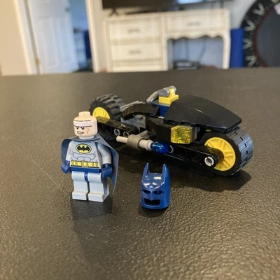 LEGO BATMAN DARK BLUE 6860 Cycle & MINIFIGURE 2012 DC SUPERHEROES Lot - Image 1 of 3