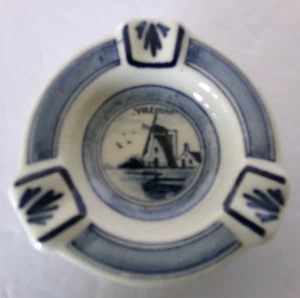 Bandeja de cenizas Delt Holland molino de viento recuerdo holandés Volendam azul blanco #521 de colección - Imagen 1 de 5