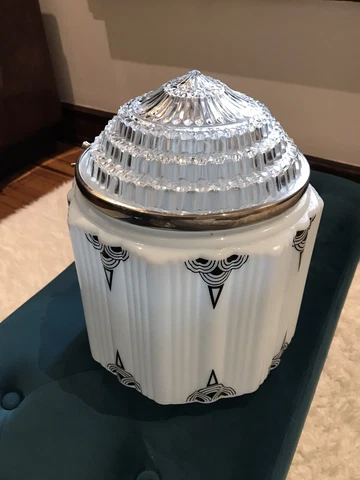 Set of  elegant  refurbished Art Deco Pendant Lights, Excellent Condition Cover