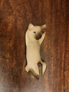 Vintage 1990 Sandicast Pesky Peepers Sleeping Siamese Cat - Picture 1 of 5