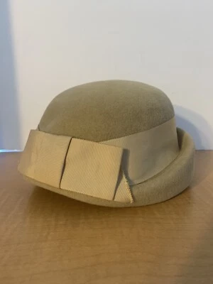 Sombrero de terciopelo vintage para mujer hecho en Italia. Color camel excelente estado  Foto 1 de 4