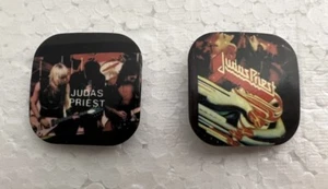 Juego De 2 Botones Vintage JUDAS PRIEST - Insignias Pinbacks - Imagen 1 de 7