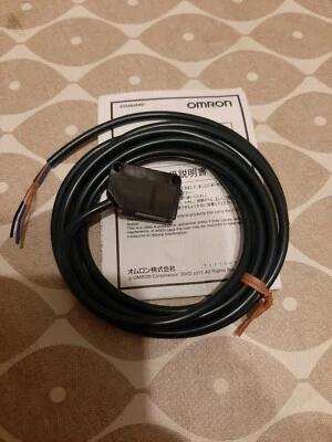 OMRON E3Z-D81  Diffuse Reflective Photosensor sensor  - Image 1 of 4