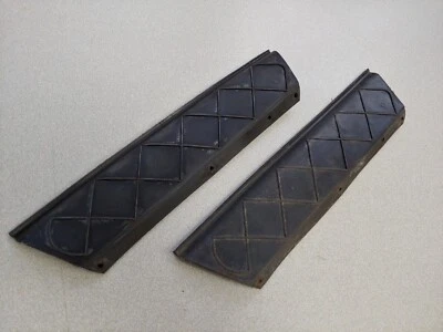 NICE PAIR USED ORIGINAL PORSCHE 914 UNDER BODY VENT FLAPS PROTECTIVE COVERS — 第 1/4 张图片