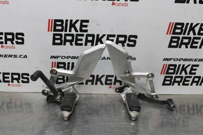 JUEGO ESTRIBERAS TRASERAS DERECHA IZQUIERDA HONDA CBR300R 15-19 BB800 Foto 1 de 4