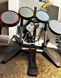 Xbox 360 Rock Band Paquete Conjunto Micrófono Cableado Batería Pedal Guitarra County Juego - Imagen 1 de 12