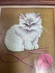 Vintage Avon Creative Needlecraft Crewel Stickset verspieltes Kätzchen Katze Garn - Bild 1 von 8