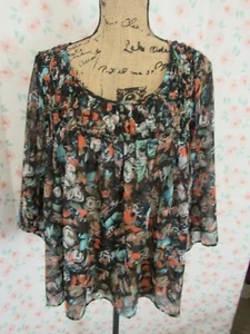 JESSICA SIMPSON, JUNIOR'S Black/Coral Poly Bell Sleeve Geo Smocked Blouse, Sz S - Picture 1 of 6