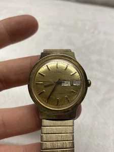 Reloj Pulsera Hombre Vintage Timex Cuerda Día/Fecha Tono Dorado - Imagen 1 de 4