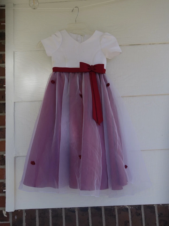 Girls dressy Dress holiday attire size 4 polyester EUC holiday attire - Image 1 of 4