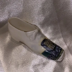 Vintage Miniature Shoe Caledonia Heraldic China Large Wheel Lakey, Isle of Man - Picture 1 of 11