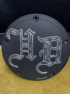 HARLEY DAVIDSON 5 HOLE DERBY COVER WRINKLE BLACK CUSTOM HAND ENGRAVED 7.25" DIA. - Picture 1 of 6
