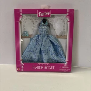 Vestido formal vintage 1996 azul de lujo Fashion Avenue para muñeca Barbie nuevo en caja original - Imagen 1 de 2