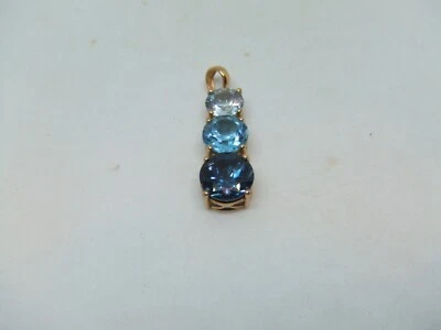 Colgante de topacio azul de oro amarillo de 10k Foto 1 de 4