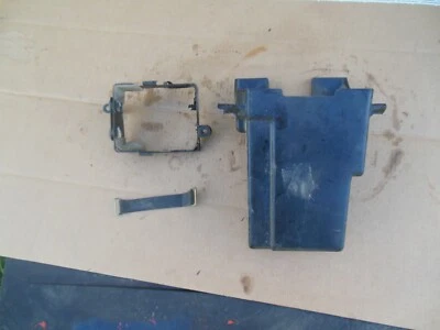 Suzuki GZ250 2006 1999-2010 bandeja de batería soporte de caja y contenedor de almacenamiento Foto 1 de 4