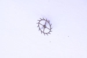 TISSOT 27 s.c. 27 sc part 705 Roue echappement Escape wheel Ruota d'ancora NOS - Picture 1 of 1
