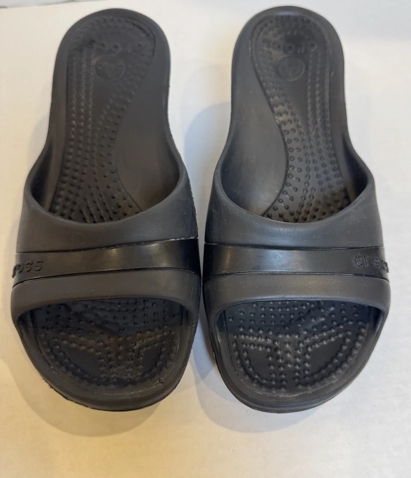 Sandalias de cuña Crocs Sassari negras para mujer 9 cómodas deslizables punta abierta zapatos sin cordones Foto 1 de 4