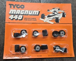 VINTAGE TYCO MAGNUM 440 RUOTE POSTERIORI SCHIUMA PNEUMATICI RICAMBI PER HO SLOT CARS - Foto 1 di 2