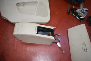 VOLVO XC60 CONSOLA CENTRAL CAJA REPOSABRAZOS CUBBY BOX CREMA 2010 - Imagen 1 de 6