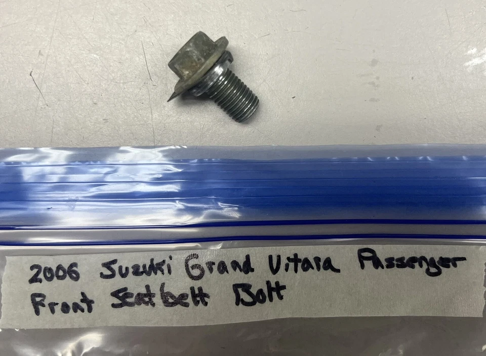 Perno del cinturón de seguridad delantero para pasajero Suzuki Grand Vitara 2006  Foto 1 de 1