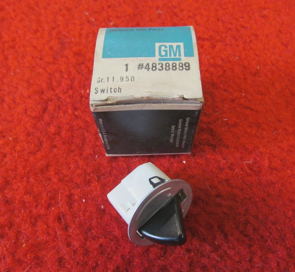 Oldsmobile 88 98 1961-1962 1NOS GM interruptor de luz de jamba de puerta trasera # 4838889 Foto 1 de 4