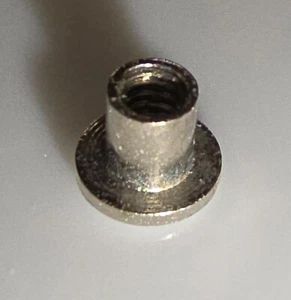 2 Stück Gewindezapfen mit Innengewinde  M 1.4mm  Dampflok- Steuerungsbau  H0 - Bild 1 von 4