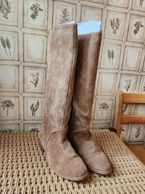 UGG WOMENS DALEY CHESTNUT TALL SUEDE BOOTS EQUESTRIAN PIPING LEATHER 1020257 9 - Image 1 of 4