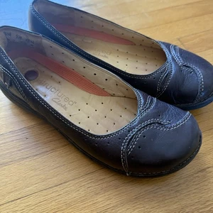 Clarks Leather Ballet Flats Comfort Shoes Womens 5.5 Brown Slip On UnStructured - Picture 1 of 11