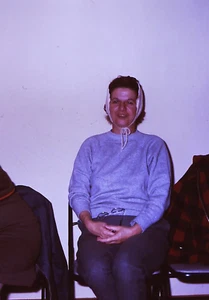 1963-Vintage 35mm Slide, Lady Modeling, sitting for Amateur Photographer # 7016 - Picture 1 of 1