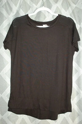 CAMISETA ATLÉTICA NEGRA S/S para mujer aberturas laterales altas-bajas malla hombros y espalda M 8-10 Foto 1 de 4
