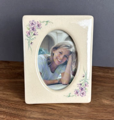 Caballete de cerámica Hallmark de colección 3,5" X 5" marco de fotos floral Cottagecore Foto 1 de 4