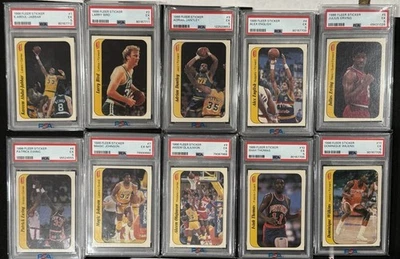 CONJUNTO DE ADESIVOS DE BASQUETE FLEER NBA 1986 (1-11) SEM JORDÂNIA MUITO AFIADO - Imagem 1 de 4