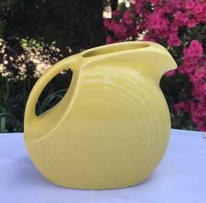 Fiestaware Sonnenblumensaftkrug Fiesta klein gelb 28 Unzen Scheibe Krug - Bild 1 von 4