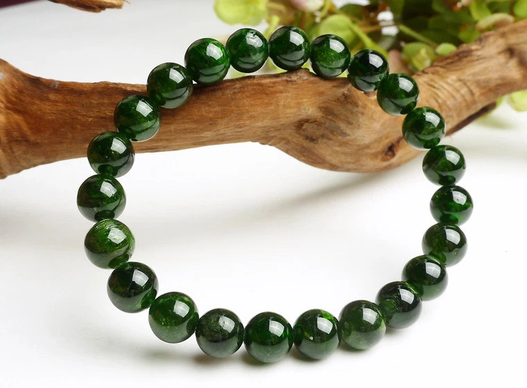 Genuine Natural Green Diopside Gemstone Round Beads Bracelet 8mm AAAAA - Image 1 of 4