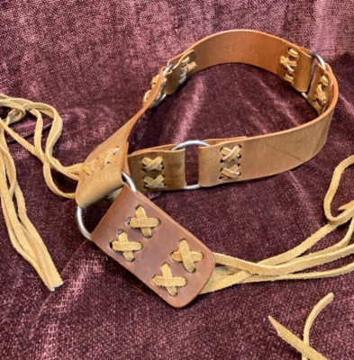 Cinturón de cuero influencia occidental flecos largos corbata moda anillos de metal Lane Bryant Foto 1 de 4