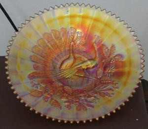 Plato de vidrio de carnaval caléndula vintage plato pavos reales en la cerca patrón 9,25" - Imagen 1 de 9