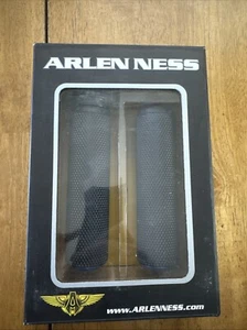 Arlen Ness 07-345 Blue Fusion Knurled 1” Grips Throttle By Wire Harley 08-Up A3 - Picture 1 of 3