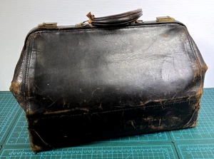 Vintage Doctor Bag Warranted Cowhide Brass Hardware Large 18 Inch Leather Case - Picture 1 of 10